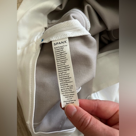 NWT Spanx Women’s On-The-Go 6” Shorts White - Size 1X - Picture 5 of 9